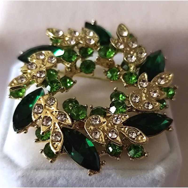 Broche couronne de fleurs