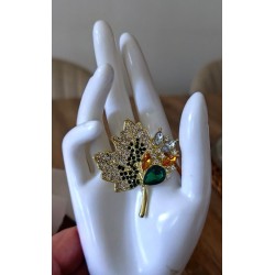 Broche feuille érable strass dorée — cristal ou vert ambre