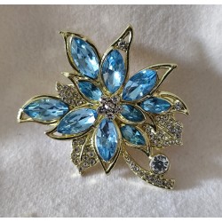 Broche fleur bleu ciel