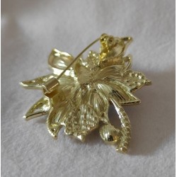 Broche fleur strass bleu ciel aigue-marine dorée