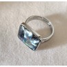 Bague en nacre bleue
