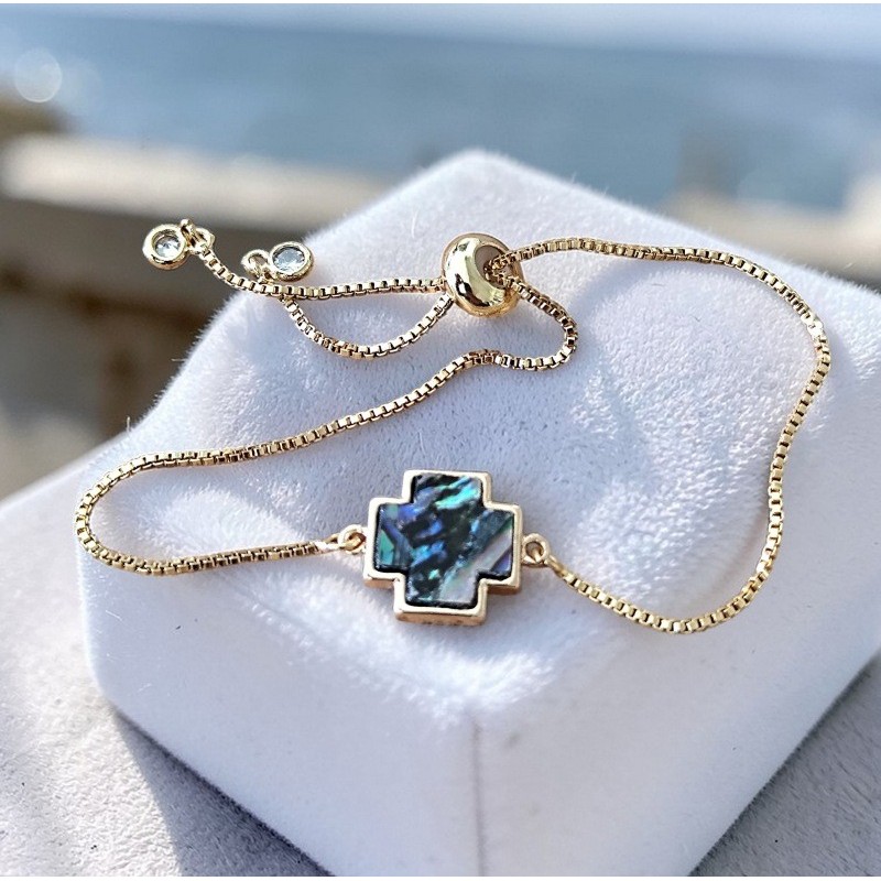 Bracelet doré avec pièce en nacre abalone