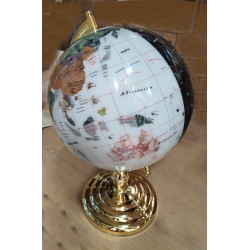 Globe terrestre en pierres fines Noir et blanc sur un pied doré