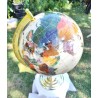 Globe terrestre en pierres semi-précieuses – Blanc nacré irisé & finitions premium