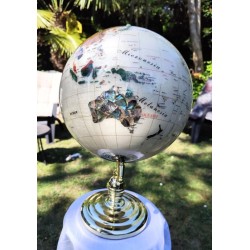 Globe terrestre en pierres semi-précieuses – Blanc nacré irisé & finitions premium