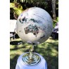 Globe terrestre en pierres semi-précieuses – Blanc nacré irisé & finitions premium