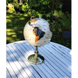 Globe terrestre en pierres semi-précieuses – Blanc nacré irisé & finitions premium