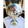 Globe terrestre en pierres semi-précieuses – Blanc nacré irisé & finitions premium