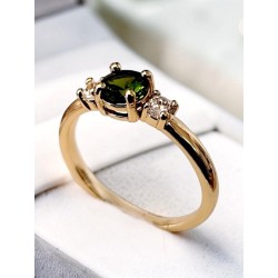 Bague solitaire verte zirconium – pierre centrale et brillants dorée