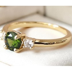 Bague solitaire verte zirconium – pierre centrale et brillants dorée