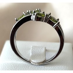 Bague croisée zirconium violet ou mauve – Élégance classique et brillants