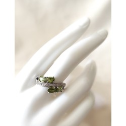 Bague croisée zirconium violet ou mauve – Élégance classique et brillants