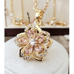Pendentif fleur pivotante zircon cubique doré — 4 coloris