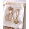 Pendentif fleur pivotante zircon cubique doré — 4 coloris